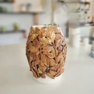 Bøg vase i brune detaljer